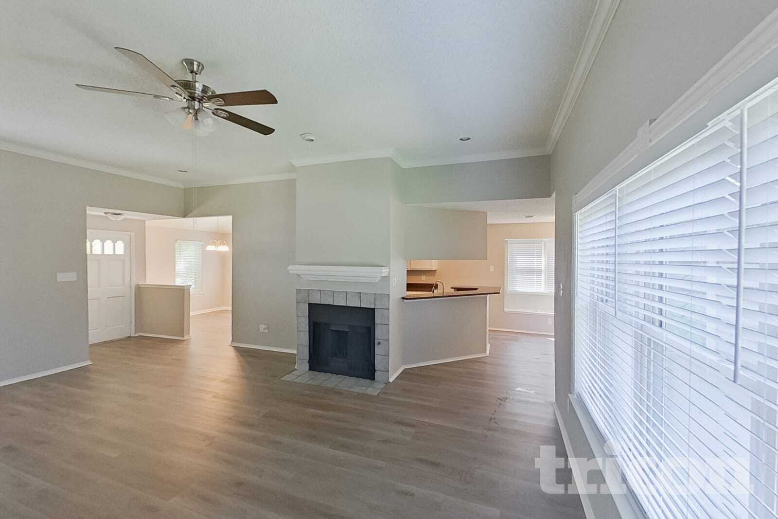 Building Photo - 1253 Essex Dr