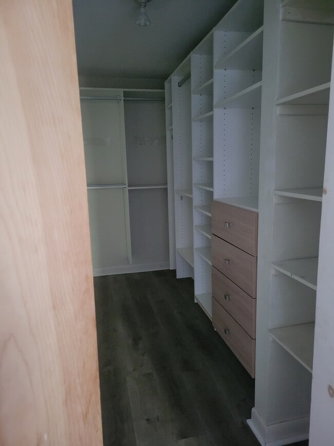 Building Photo - 3 Shadowbrook Ln