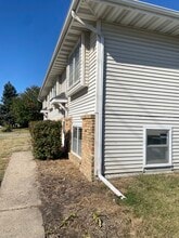 Building Photo - 512 SE Magazine Rd