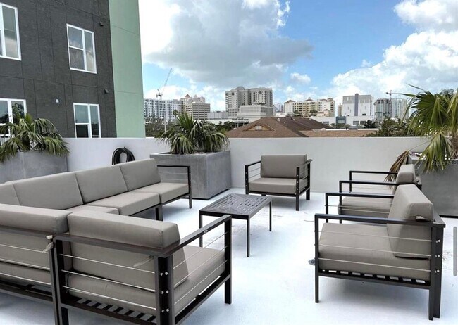 Building Photo - 1659 2nd St