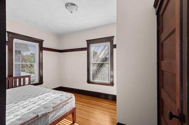 Building Photo - 3bed/2 bath in Brighton