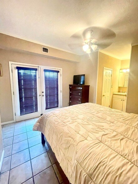 Building Photo - 406 Longshadow Road