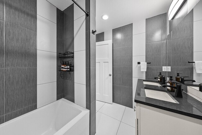 Building Photo - 917A 17th Ave