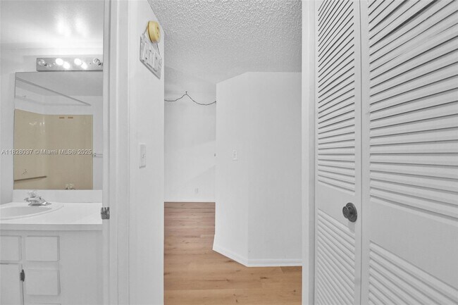 Building Photo - 10501 W Broward Blvd