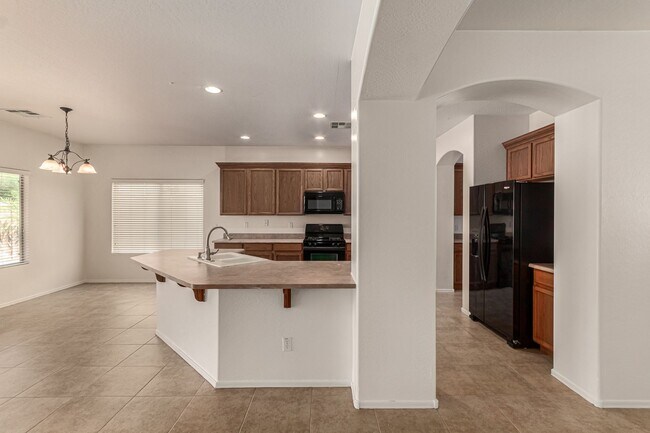 Building Photo - Chandler 4 Bedroom - 2.5 Bathroom with Pri...