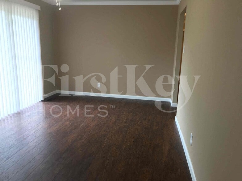 Building Photo - 6380 El Serrano Dr