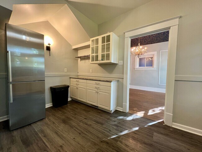 Building Photo - 6114 Columbia Ave