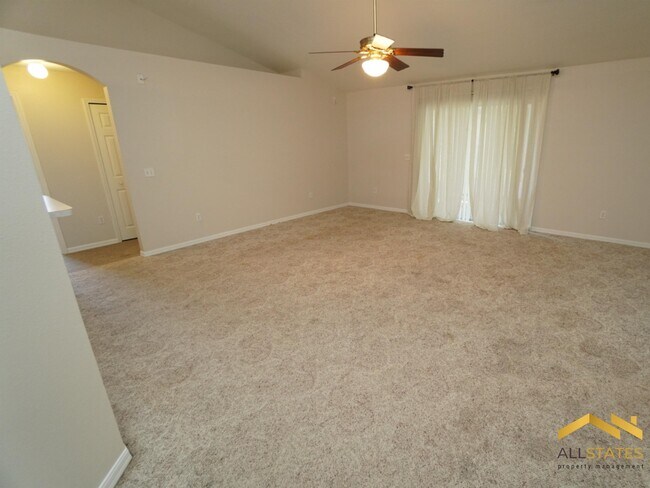 Building Photo - 694 Park Valley Cir