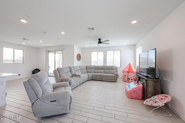 Building Photo - 3361 S 179th Dr
