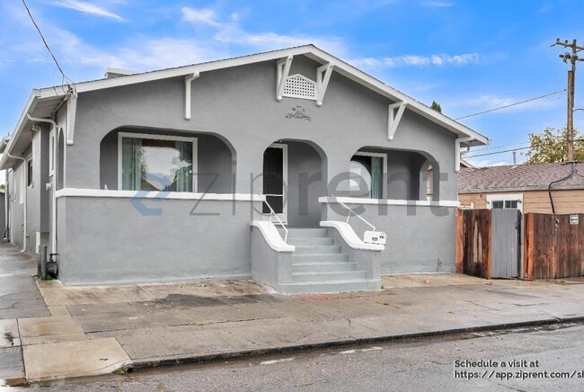 Building Photo - 1008 92nd Ave