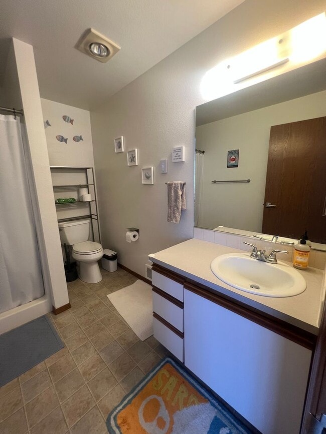 Building Photo - 2Bd 2Ba Waterfront Mariners Cove Condo in ...