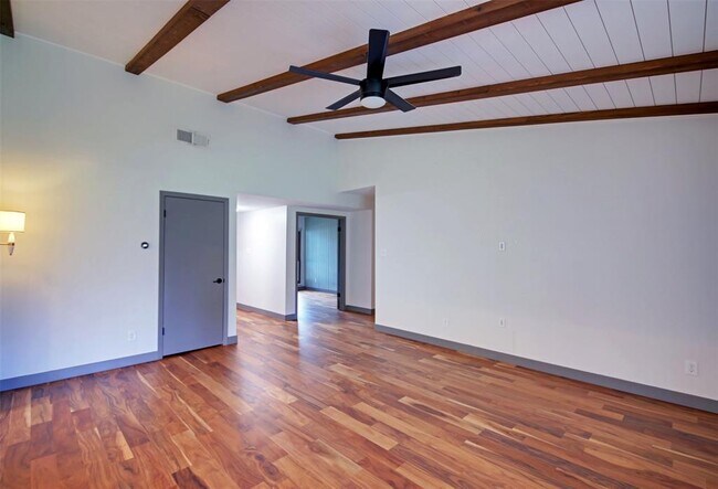 Building Photo - 11813 Highland Oaks Trail