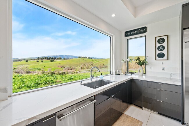 Building Photo - 7778 Laguna Heights Ct