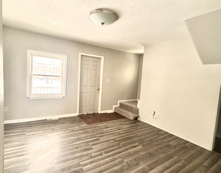 Building Photo - 1763 Giant St