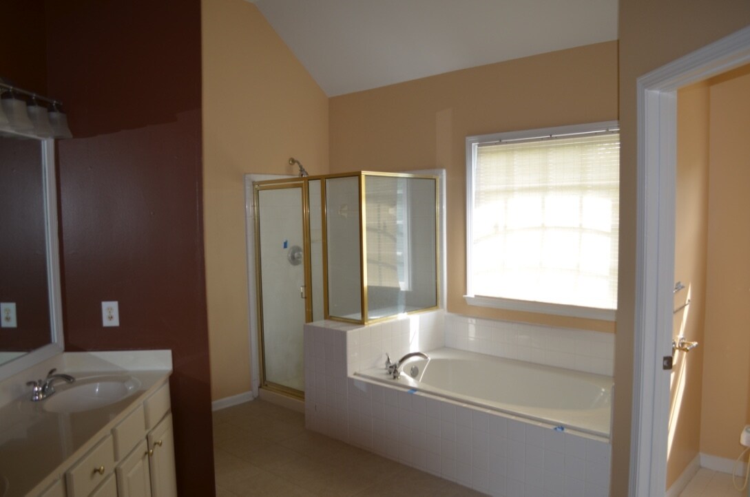 Building Photo - 11075 Regal Forest Dr.