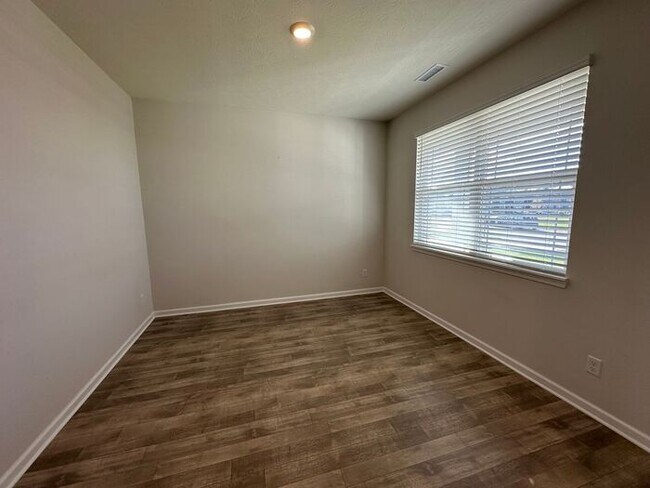 Building Photo - 113 Hunter's Rdg Dr