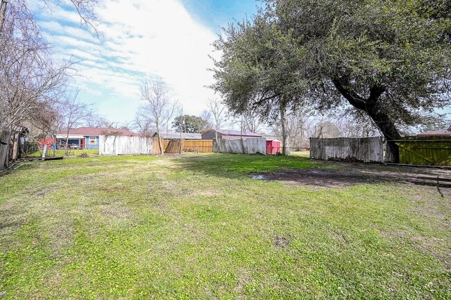 Building Photo - 7221 S Hall St