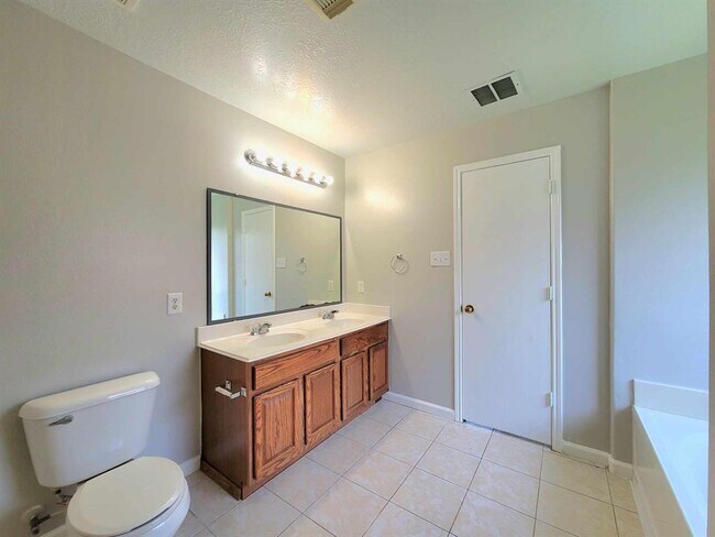 Building Photo - 7818 Black Gap Dr