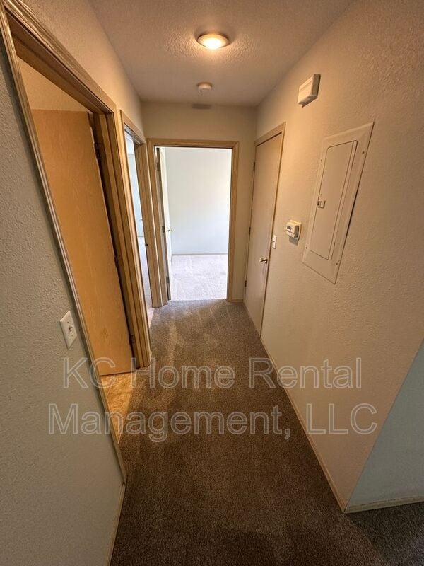 Building Photo - 2128 Highridge Dr