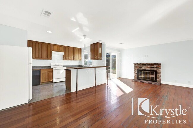 Building Photo - 121 Radcliffe Dr