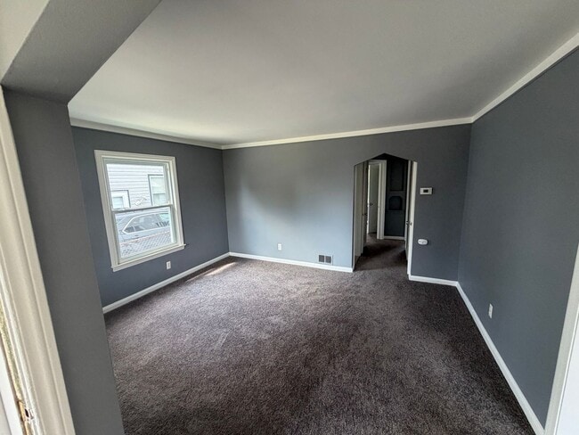 Building Photo - 3bd Bungalow w/basement