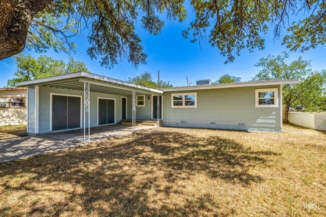 Primary Photo - NOW AVAILABLE - 3 Bedroom Home in College ...