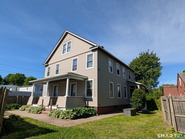 Building Photo - 24 Thompson Ct