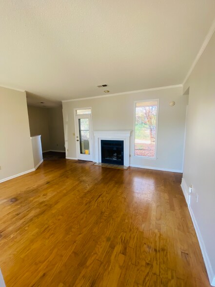 Building Photo - 1116 Hunter's Lake Dr