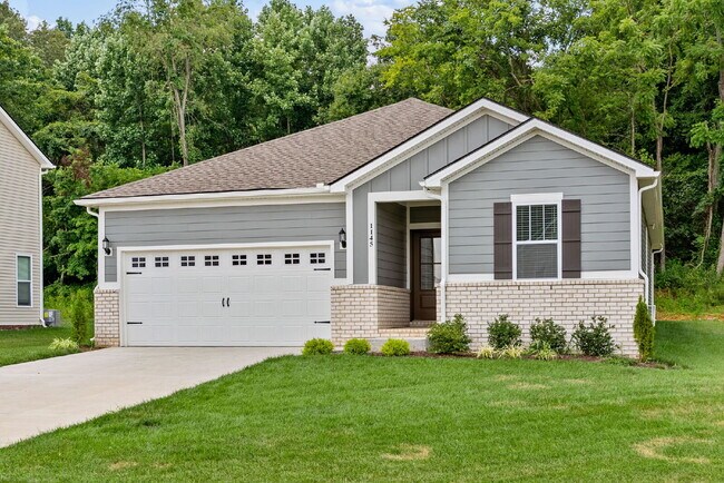 Building Photo - Spacious, Modern Ranch in Rossview!