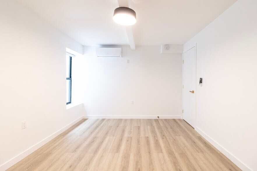 Building Photo - 950 Havenhurst Dr