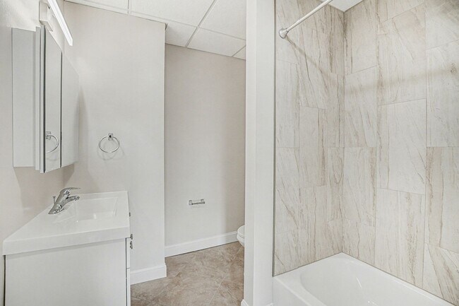 Building Photo - Rambler