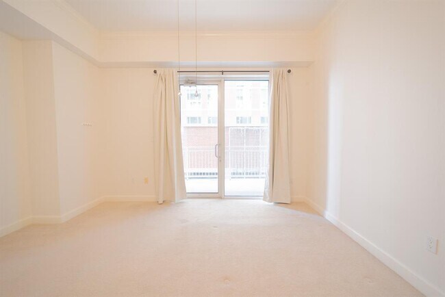 Building Photo - 2520 Robinhood St