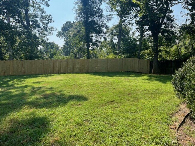 Building Photo - Bentonville 4 bedroom 3 car garage home near trails & Bentonville Square!