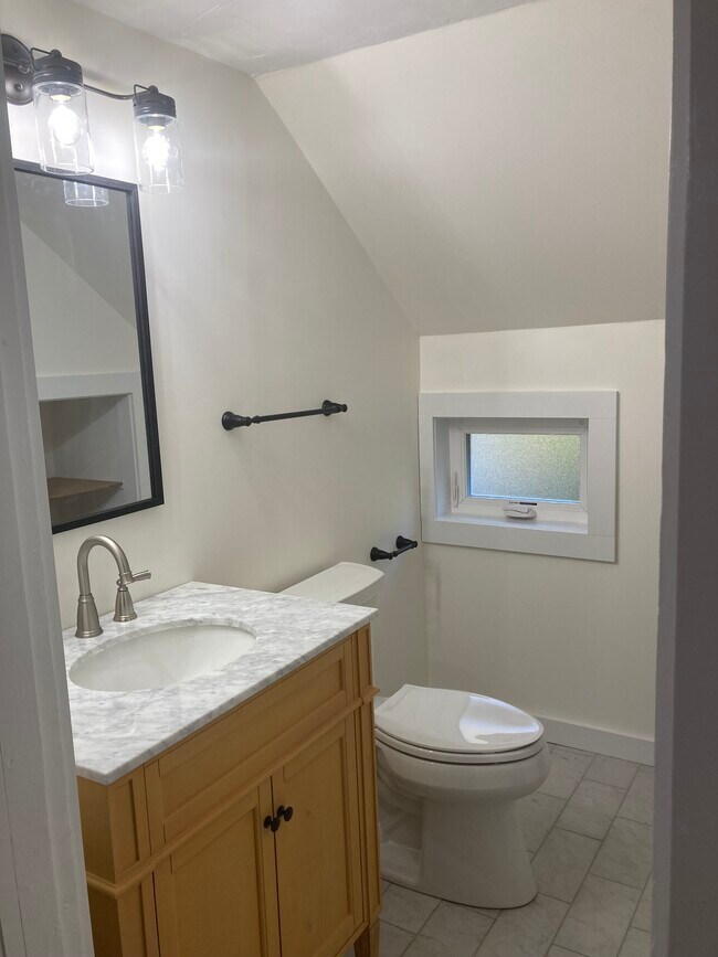 Building Photo - 48 Grove St