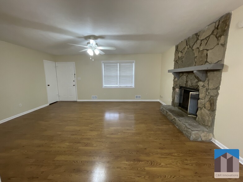 Building Photo - 2595 Woodland Dr NW