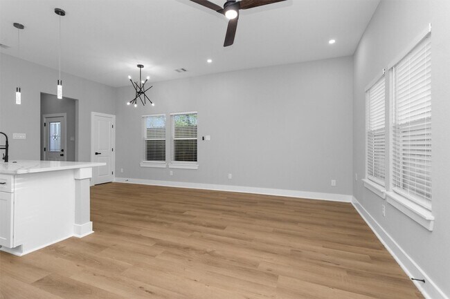 Building Photo - 6918 Dumble St