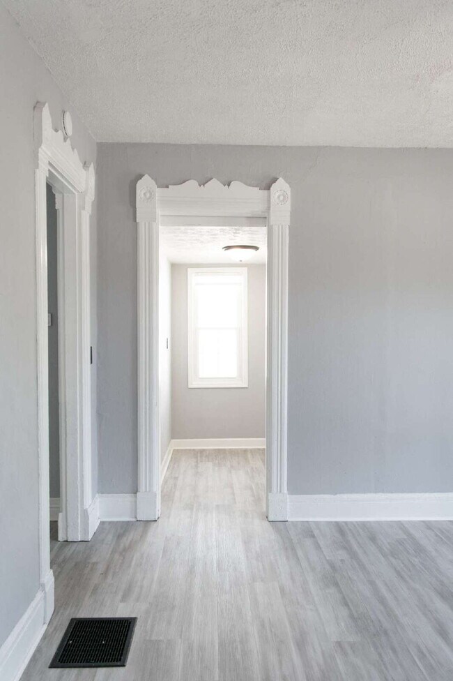 Building Photo - Student Housing Near the University of Dayton – Rent is $750 per bedroom (3 students), total leas...