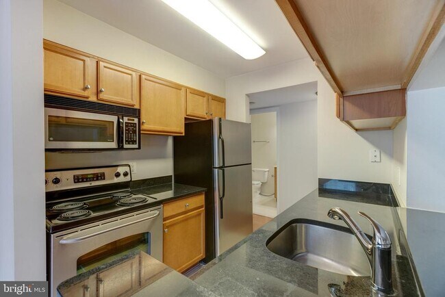 Building Photo - 1727 Ascot Way