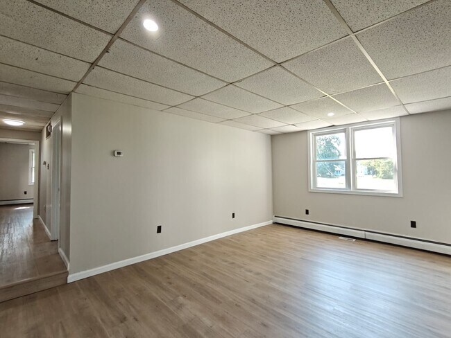 Building Photo - 610 N Main St
