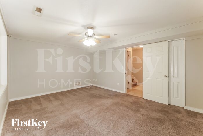 Building Photo - 305 W Laredo Trail