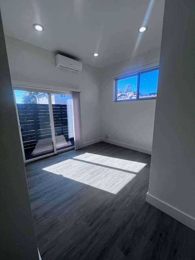 Building Photo - 720 37th St