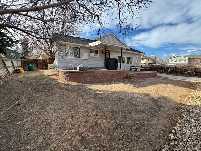 Building Photo - 1 or 2 bedrooms available