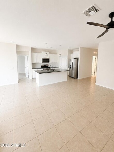 Building Photo - 40492 W Jenna Ln