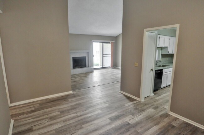 Building Photo - 2255 Thousand Oaks Dr