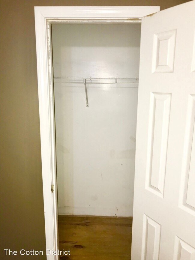 Building Photo - 307 1/2 Scales St