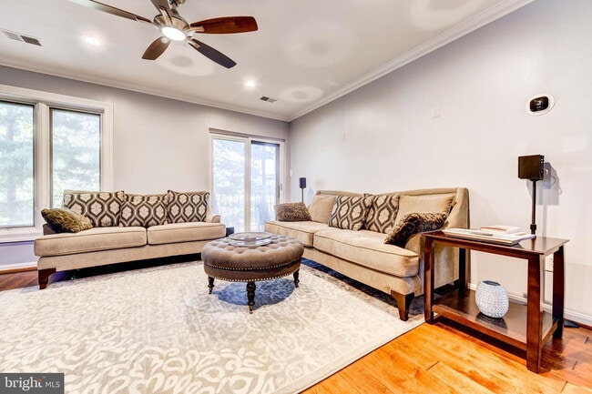 Building Photo - Elegant Arlington Residence with Comfortable Living and Ideal Location