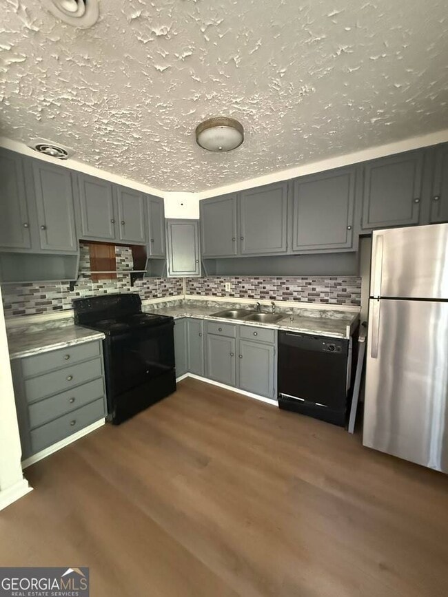 Building Photo - 480 Evergreen Dr