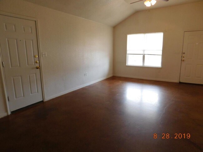 Building Photo - 1202 Cavalry Ln