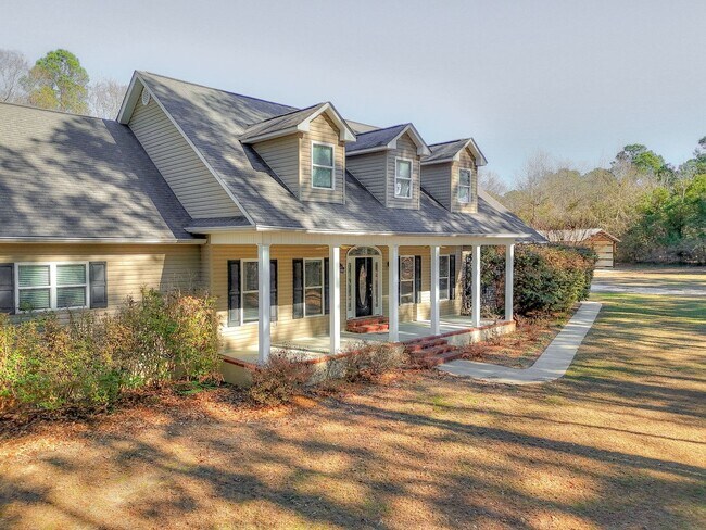 Building Photo - Large House on 3.5 Acres in Harlem