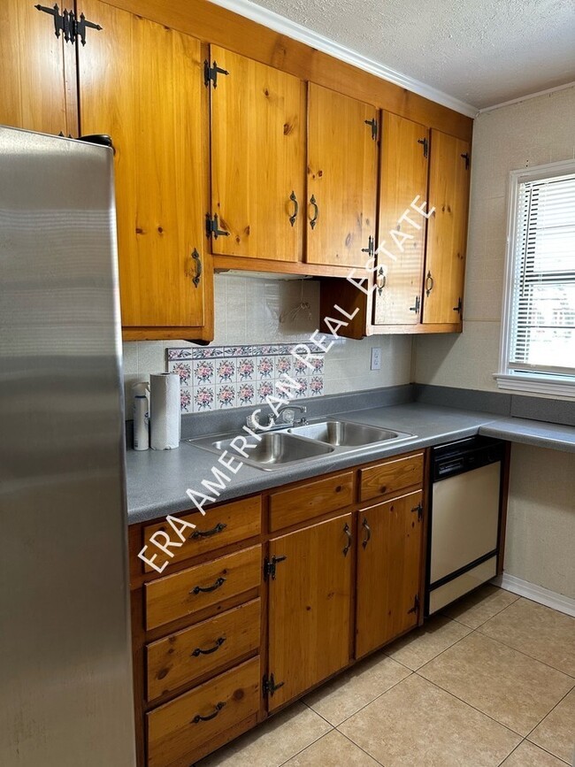 Building Photo - 209 Loizos Dr NW